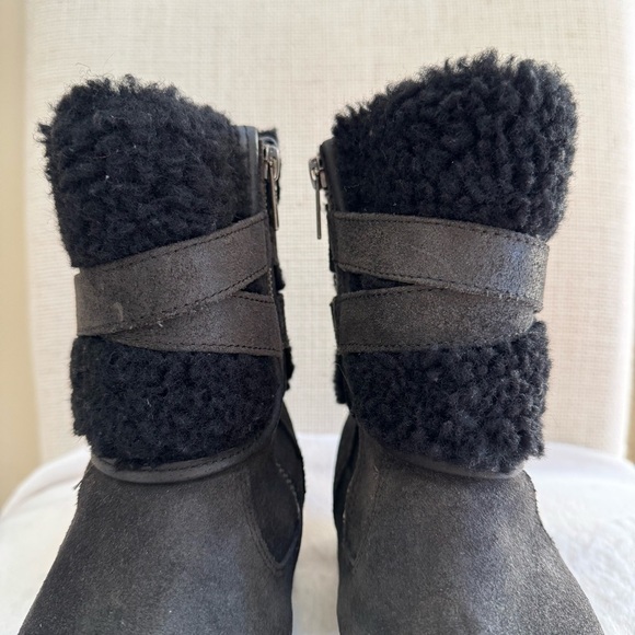 UGG BLAYRE III BLACK ZIPPER SHEARLING US 7 - Picture 6 of 16